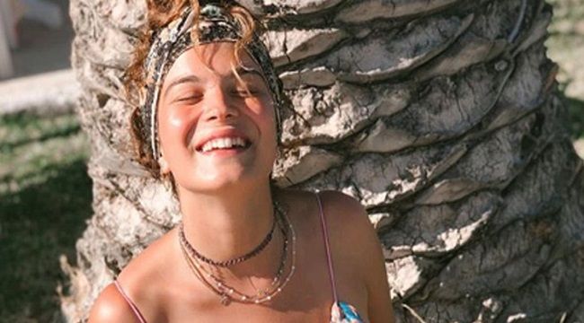 Aslı Bekiroğlu'dan mayolu poz