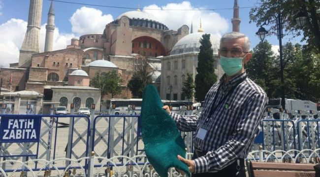 Ayasofya'ya ördek başı yeşili halılar döşenmeye başlandı