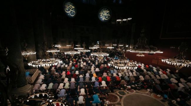 Ayasofya Camii'nde ilk sabah namazı kılındı