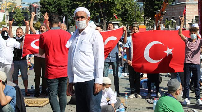 Ayasofya Camii'nin önünde bayram coşkusu yaşanıyor