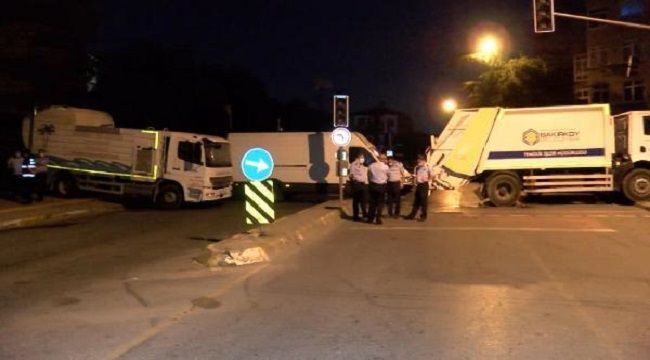 Bakırköy'de pazar yerinin girişleri çöp kamyonlarıyla kapatıldı