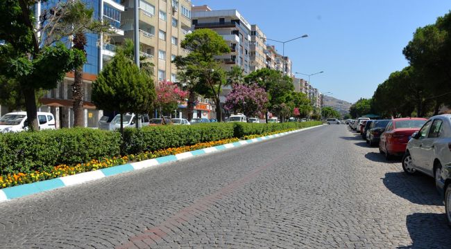 BERGAMA'DA KALDIRIMLAR TURKUAZ BEYAZ