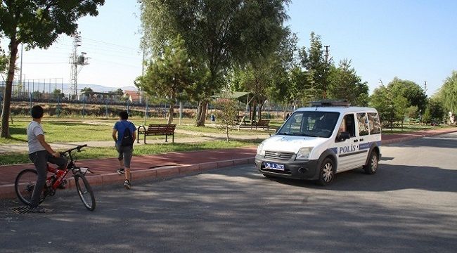 Bıçaklandığı görülmesin diye üzerini örtmüşler