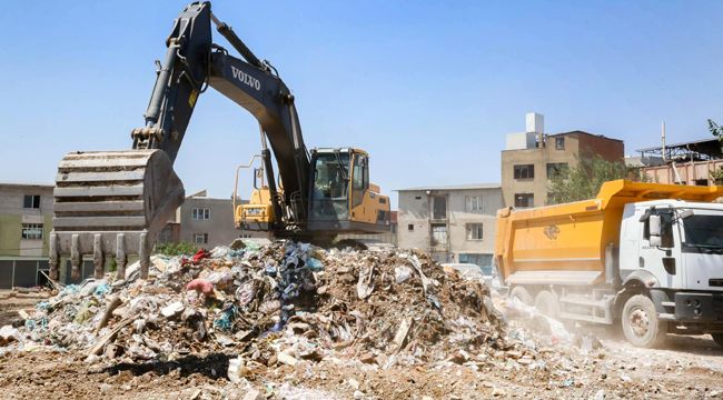 BUCA’DA 5 BİN 400 TONLUK MOLOZ DAĞINA NEŞTER