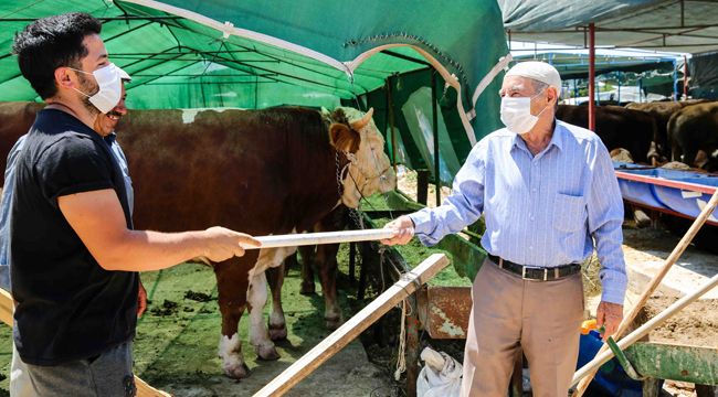 BUCA’NIN KURBAN PAZARLARI DENETLENDİ