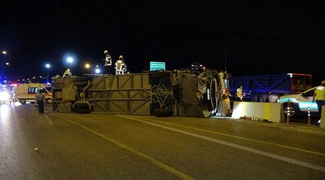 Bursa'da yolcu otobüsü devrildi