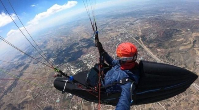 Çorum’dan Konya’ya paraşütle uçtu