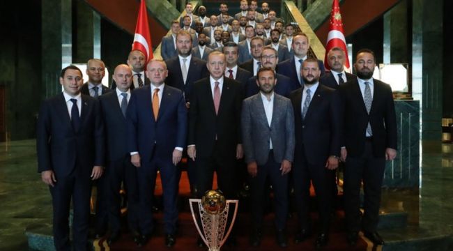 Cumhurbaşkanı, şampiyon Başakşehir’i kabul etti
