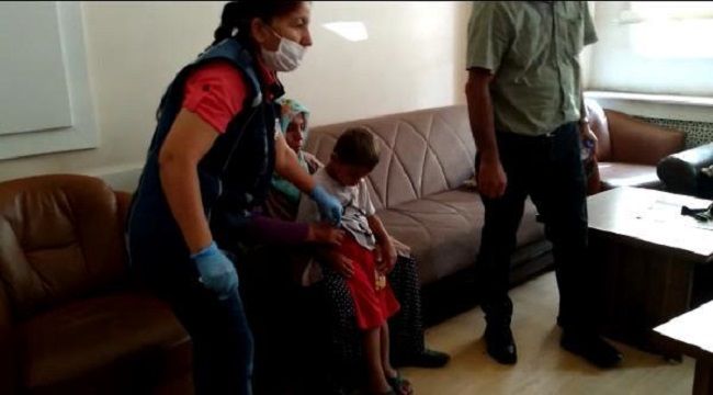 Dilenci, topladığı paraları torununun üzerinde saklamış