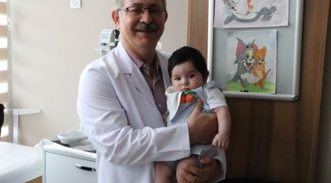 Doktorun dikkati yeni doğmuş bebeği hayata bağladı