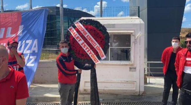 Düzcespor taraftarları TFF'yi protesto etti