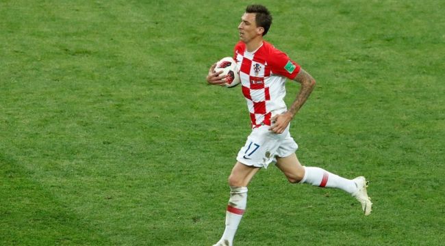 Galatasaray'a Mandzukic'de dev rakipler