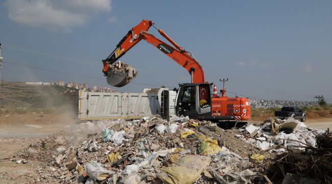 GAZİEMİR’DE İKİ GÜNDE 40 KAMYON MOLOZ TOPLADI