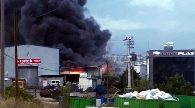 Gebze’de geri dönüşüm tesisi alev alev yandı