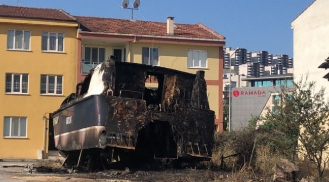 Gemlik'de lüks yat alev alev yandı