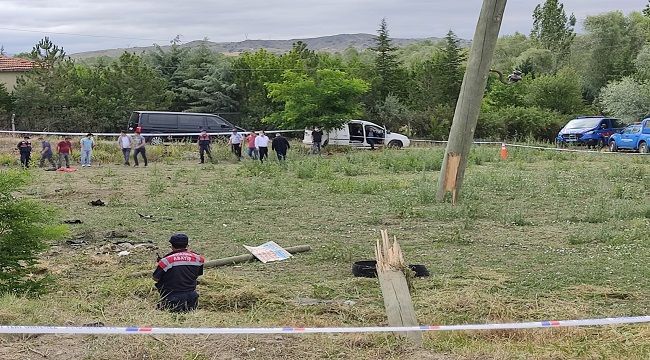 Güvenlik güçleri tırmıkla tarlada altın aradı