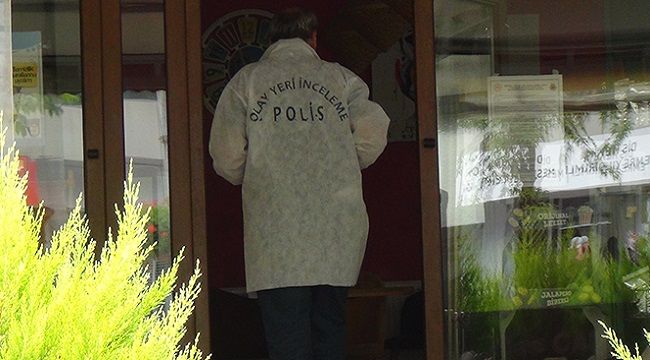 Hırsızlar kamera görüntülerini silip gittiler
