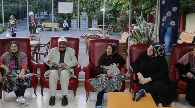 Huzurevlerindeki vatandaşlara bayram izni