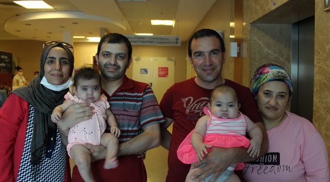 İki bebek, iki kahraman baba