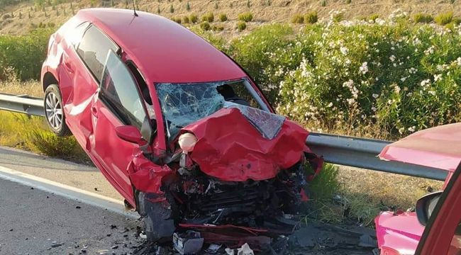 İZMİR-ÇEŞME OTOYOLUNDA KORKUTAN KAZA