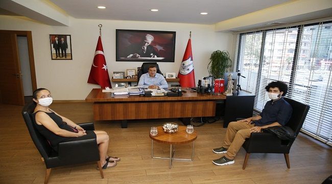 İZMİR'DE AGORALI FERHAT’A BATUR DESTEĞİ