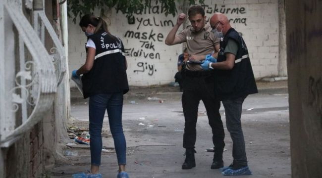 İzmir'de bıçakla yaralanan kadın kurtarılamadı