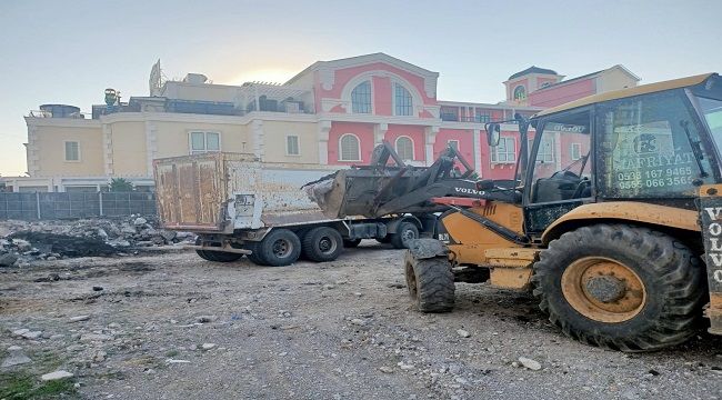 İZMİR'DE KAÇAK MOLOZ DÖKÜMÜ DURDURULDU