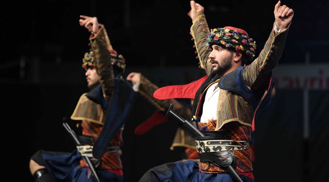 İZMİR’DE ZEYBEK BİLMEYEN KALMASIN!