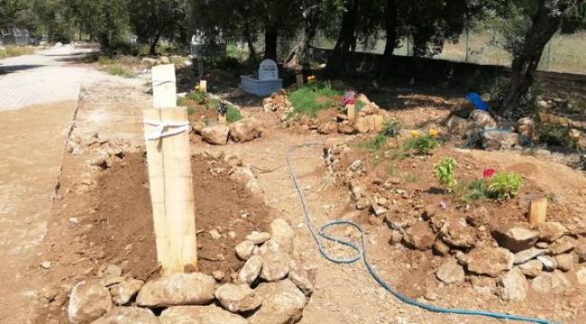 Kendisini vurup intihar eden eşinin yanına defnedildi