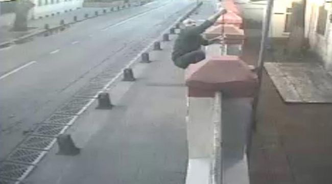 Kilise haçını söken kişiye 1 yıl 4 ay hapis cezası!