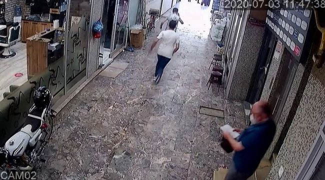 Kilometrelerce ötede yaşanan patlama anının paniği kamerada!