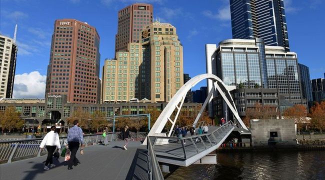 Melbourne’de 6 hafta sokağa çıkma yasağı ilan edildi