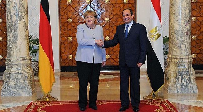 Merkel'e casus şoku