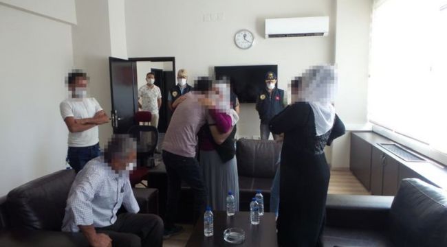 Mersin'de teslim olan PKK üyesi, ailesiyle buluşturuldu