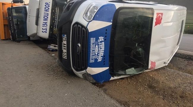 Minibüs Tır ile kafa kafaya çarpıştı