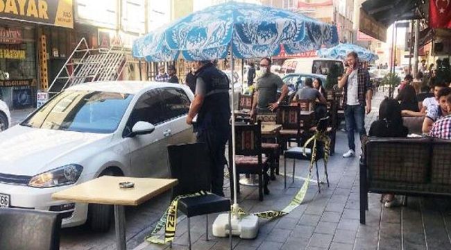 Otururken sırtına yorgun mermi geldi