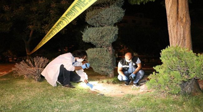 Parkta oturan aileye silahlı saldırı