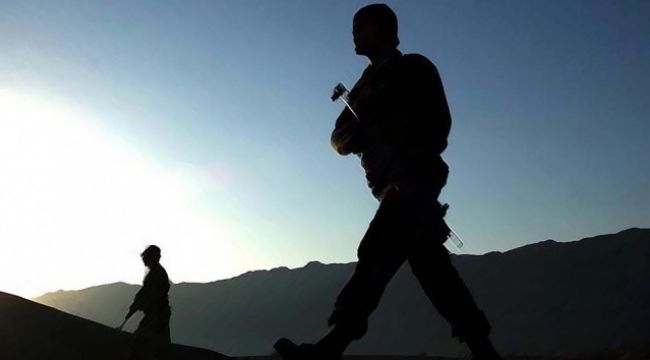 PKK'lı bir terörist komandolara teslim oldu