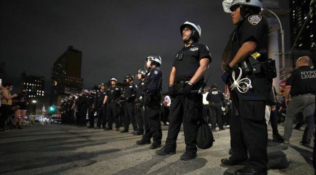 Polis departmanının bütçesinden 1 milyar dolar kesinti!