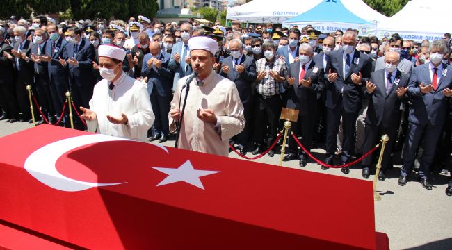 ŞEHİT POLİS, İZMİR’DE SON YOLCULUĞUNA UĞURLANDI