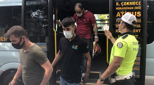 Sosyal mesafesiz minibüs yolcuğu!
