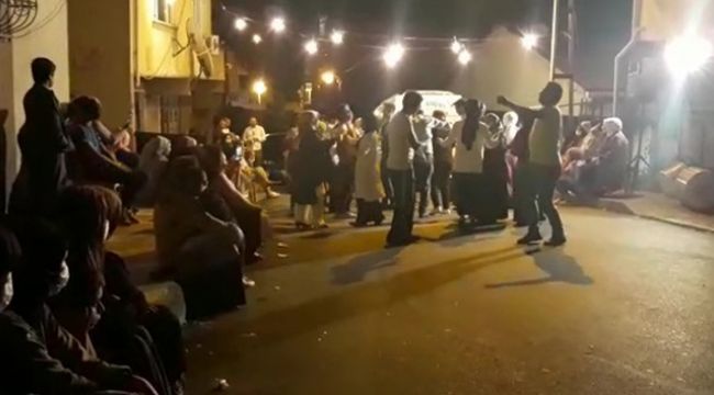 Sosyal mesafesiz ve maskesiz düğün korkuttu