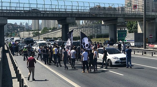 Tem otoyolunda bir grup yol kapattı