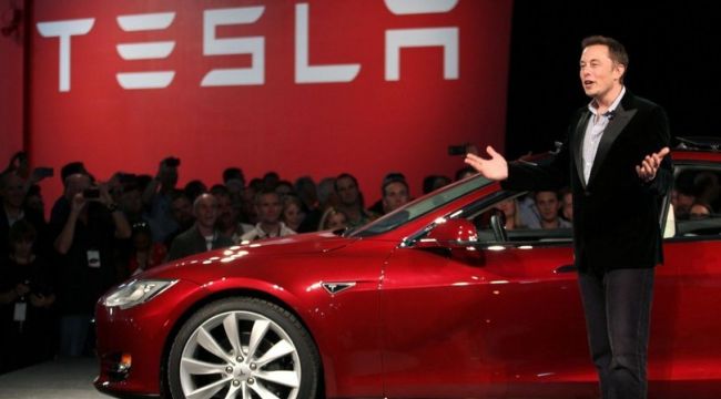 Tesla yatırımcıyı kırmızı şort ile tiye aldı