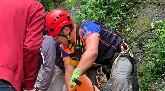 Trabzon'da otomobil uçuruma yuvarlandı