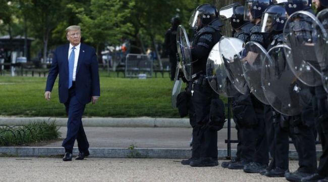 Trump'tan şiddet eylemlerine "en az 10 yıl hapis" tehdidi