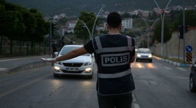 Türkiye genelinde yapılan uygulamada 3 bin 320 kişi yakalandı
