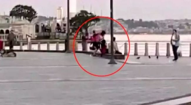 Üsküdar'da öfkeli kadından erkek arkadaşına meydan dayağı