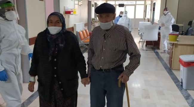 Yaşlı çift koronayı yendi!