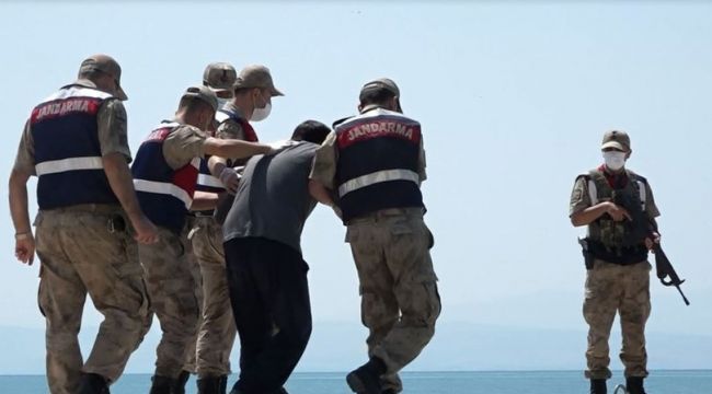 Yüzerek kurtulan Medeni Akbaş, keşif için Van Gölü'ne getirildi